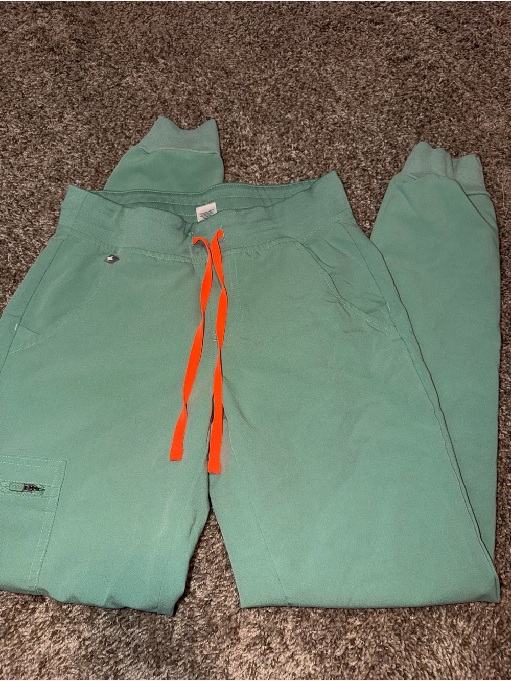 Figs women’s sea foam green Zamora jogger scrub pants xs/tall
